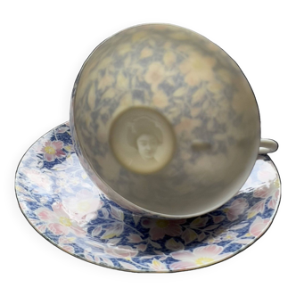 Tea cup and saucer in fine japanese porcelain