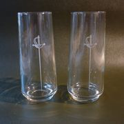 Lot de 2 verres avec épée gravée