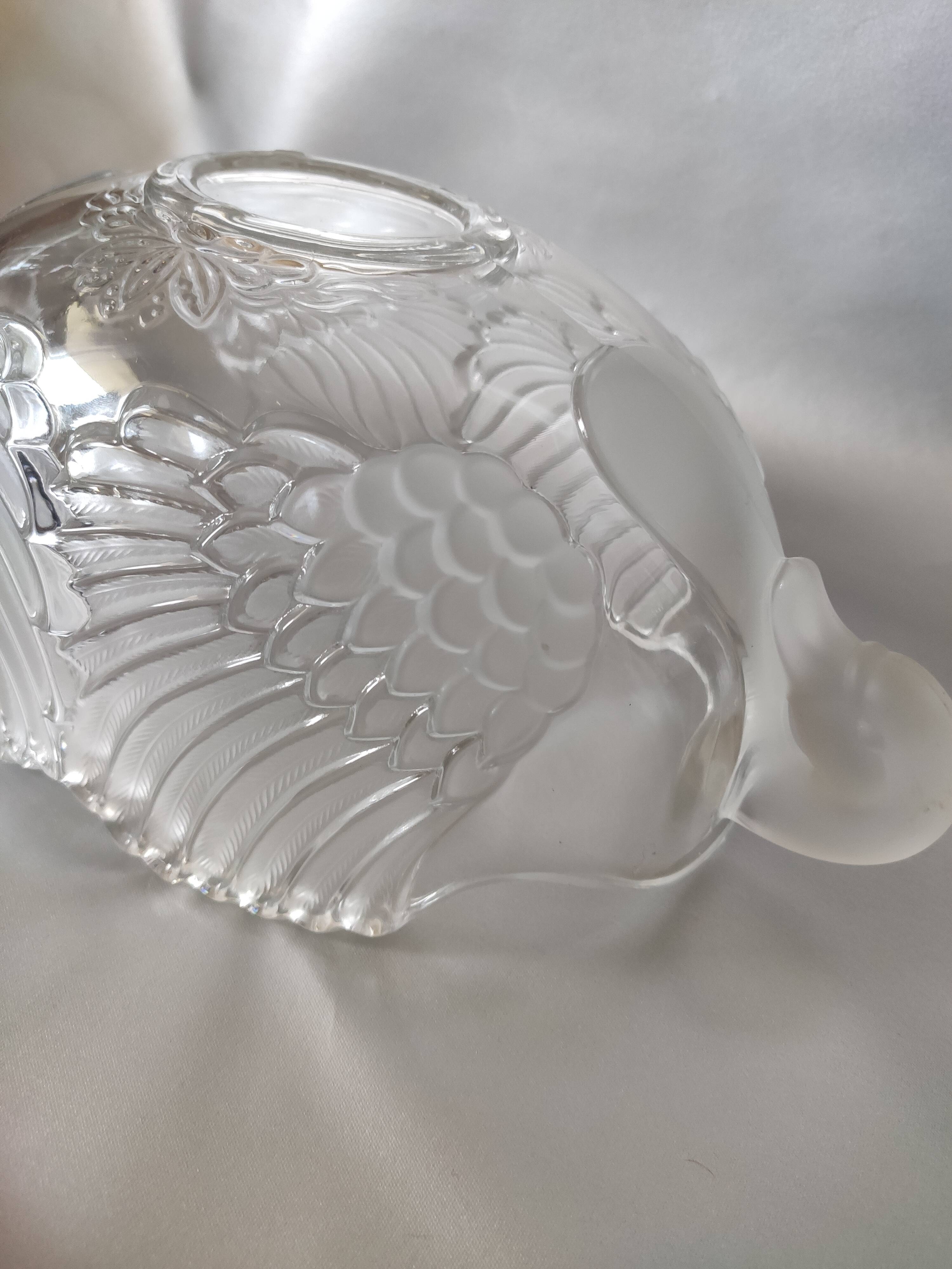 Central coupe in frosted crystal with double swan neck, Mikasa Walther