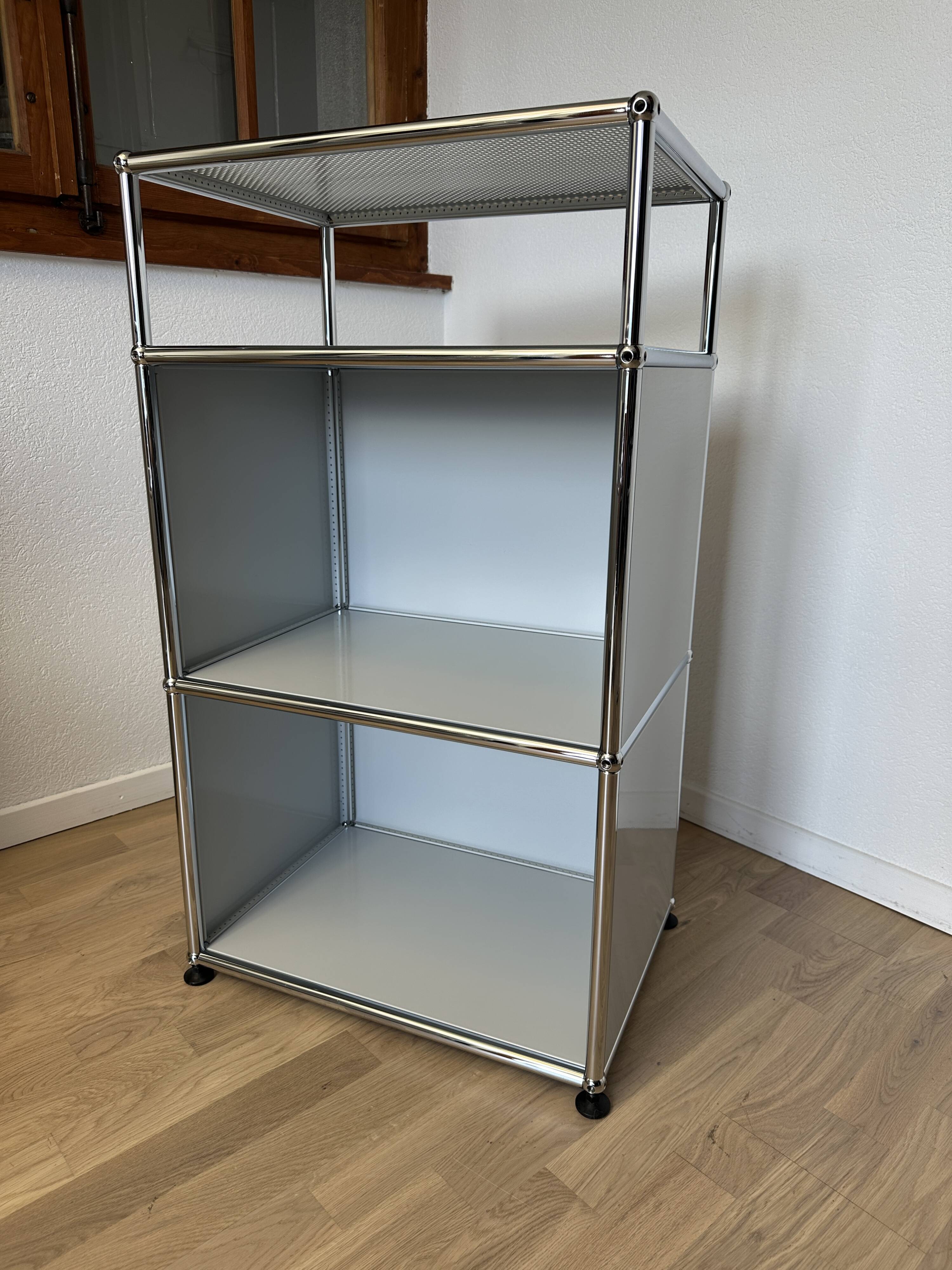 USM Haller shelf in light grey