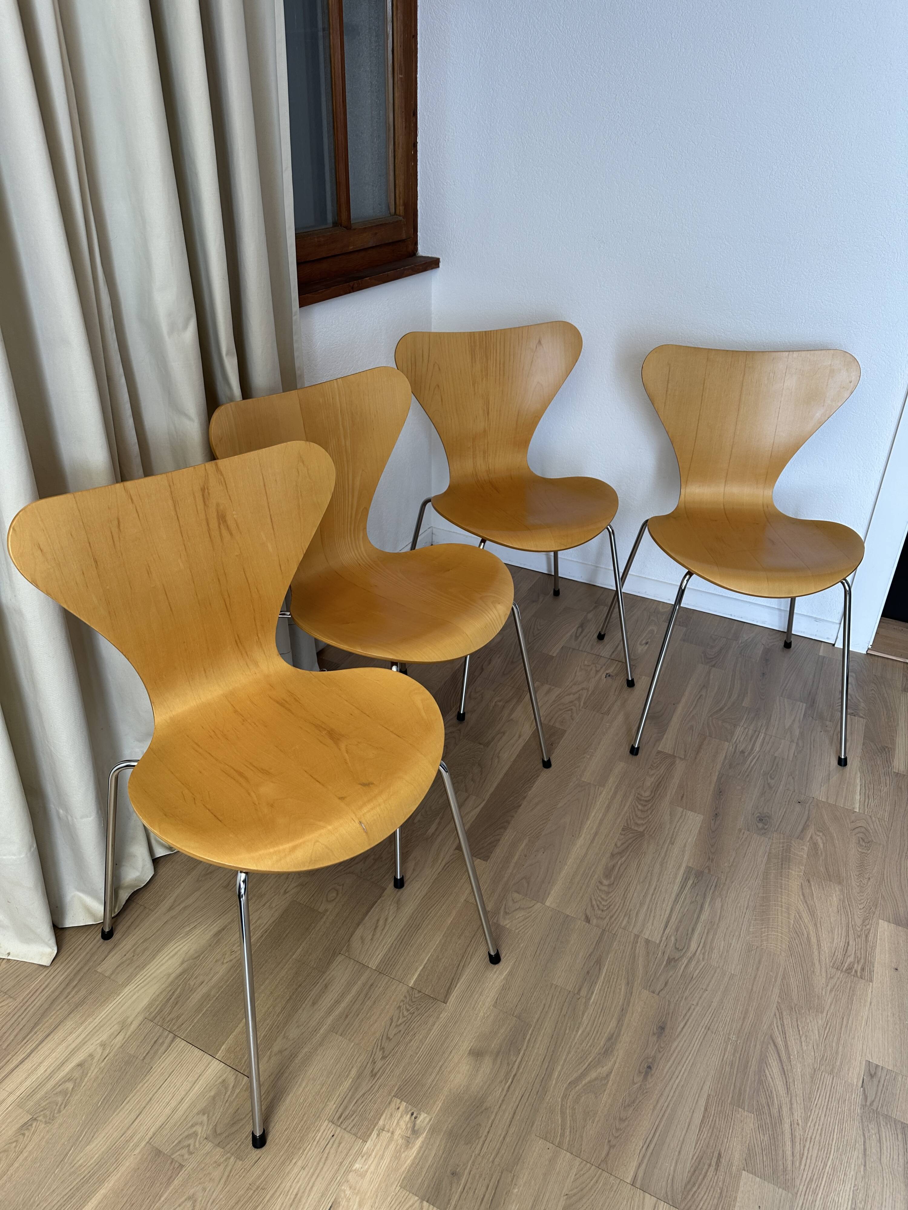 Set of 4 Serie 7 chairs (3107) by Arne Jacobsen / Fritz Hansen