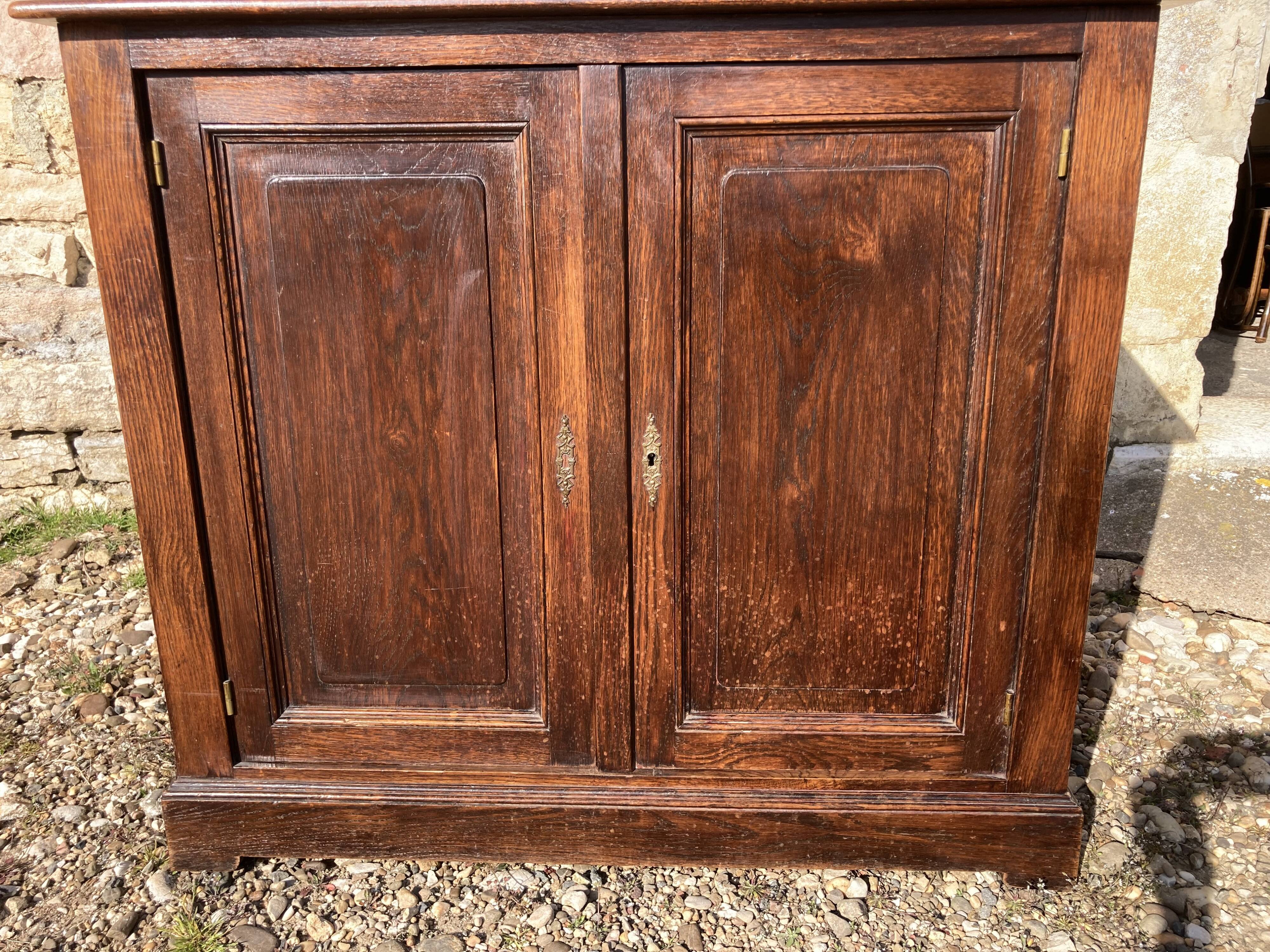 Trade furniture with lockers