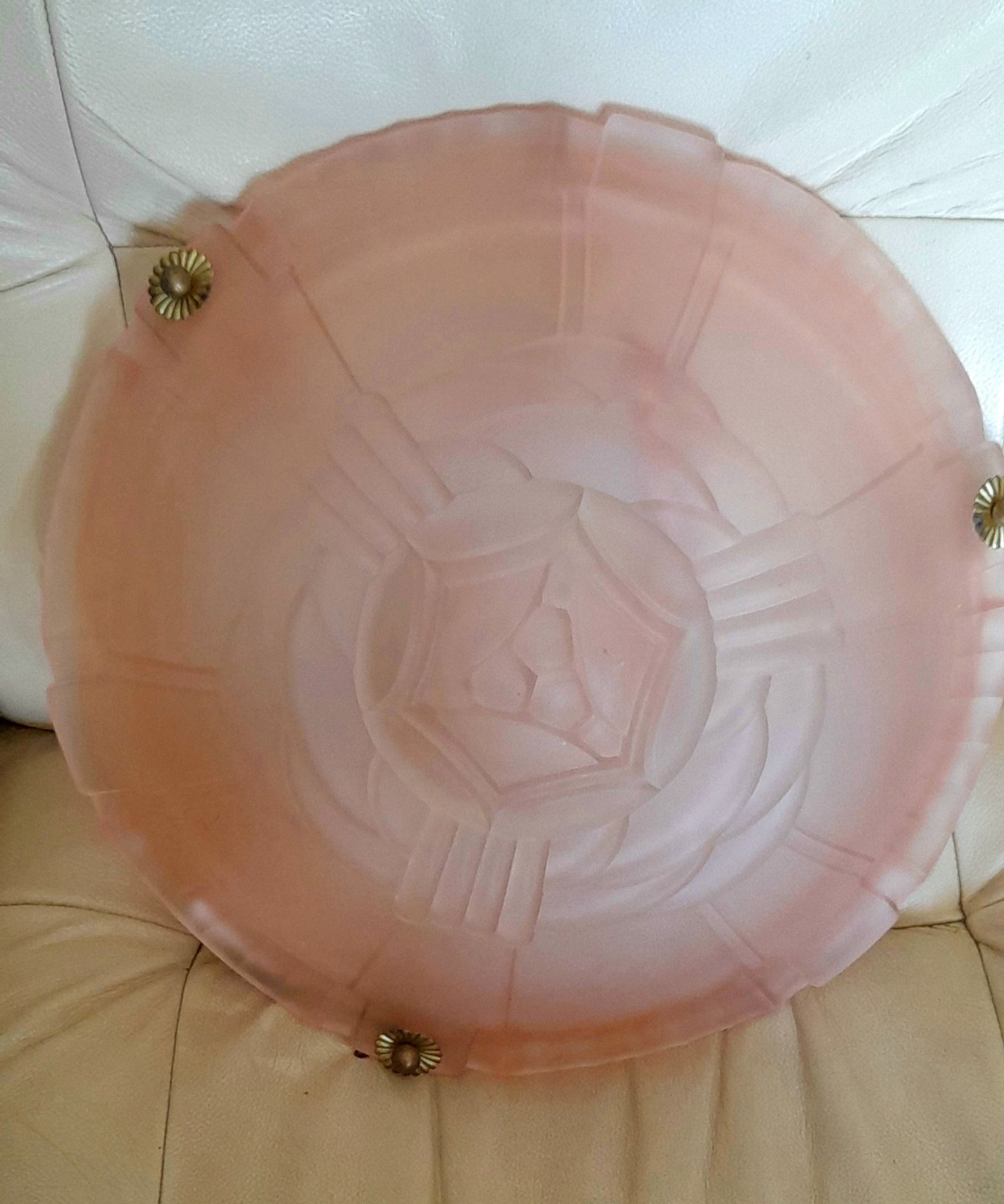 Art Deco style washbasin suspension in pale pink frosted glass
