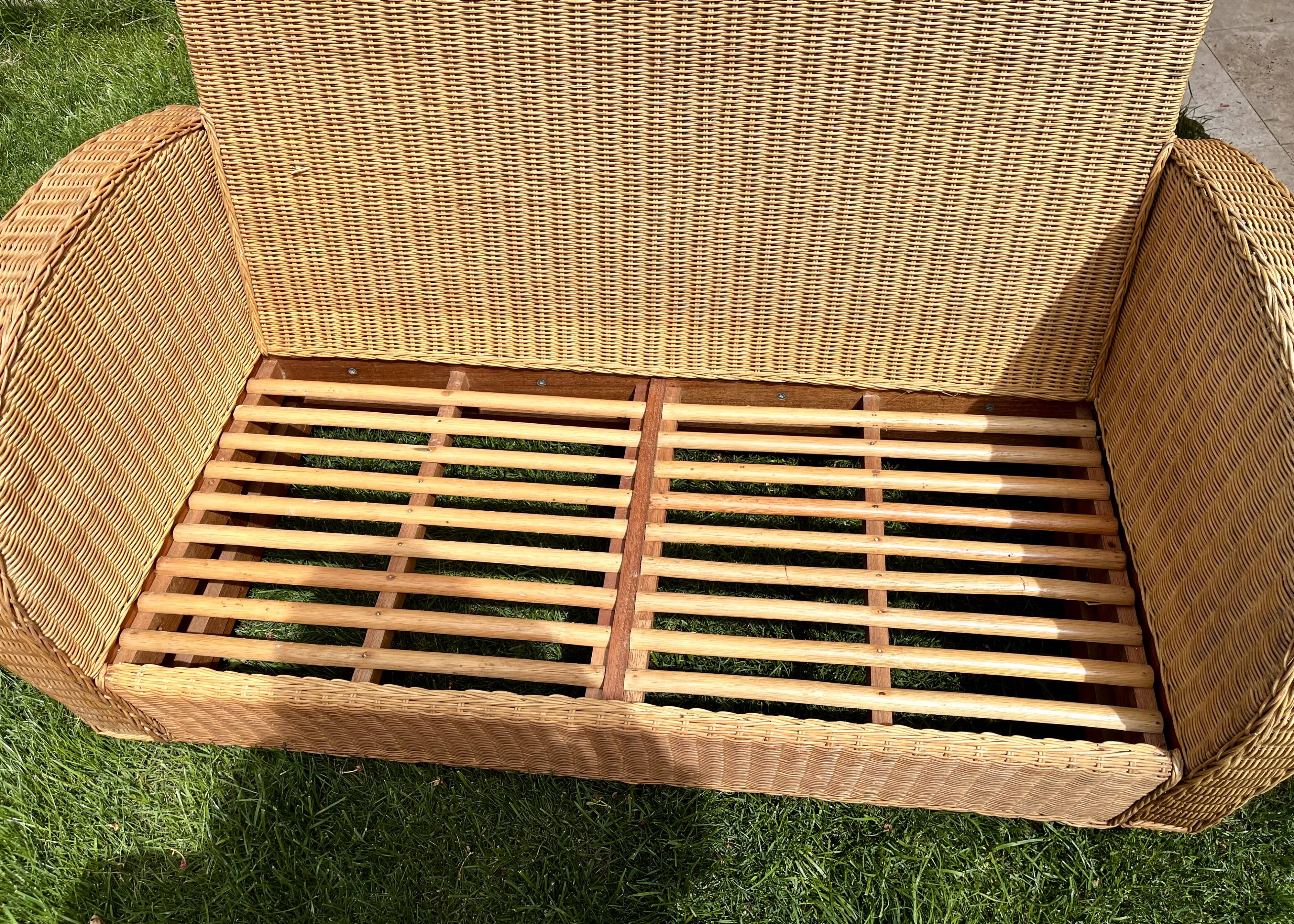 Rattan/wicker bench