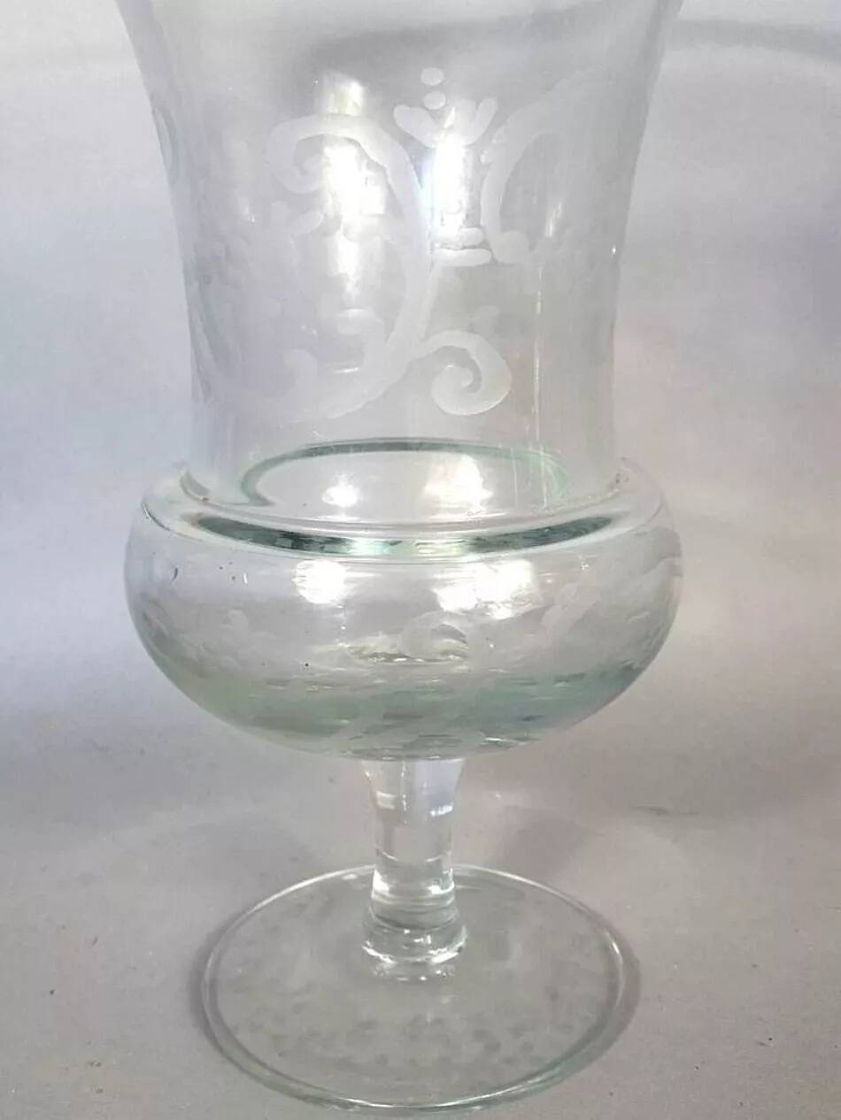 Médicis vase in blown and engraved glass