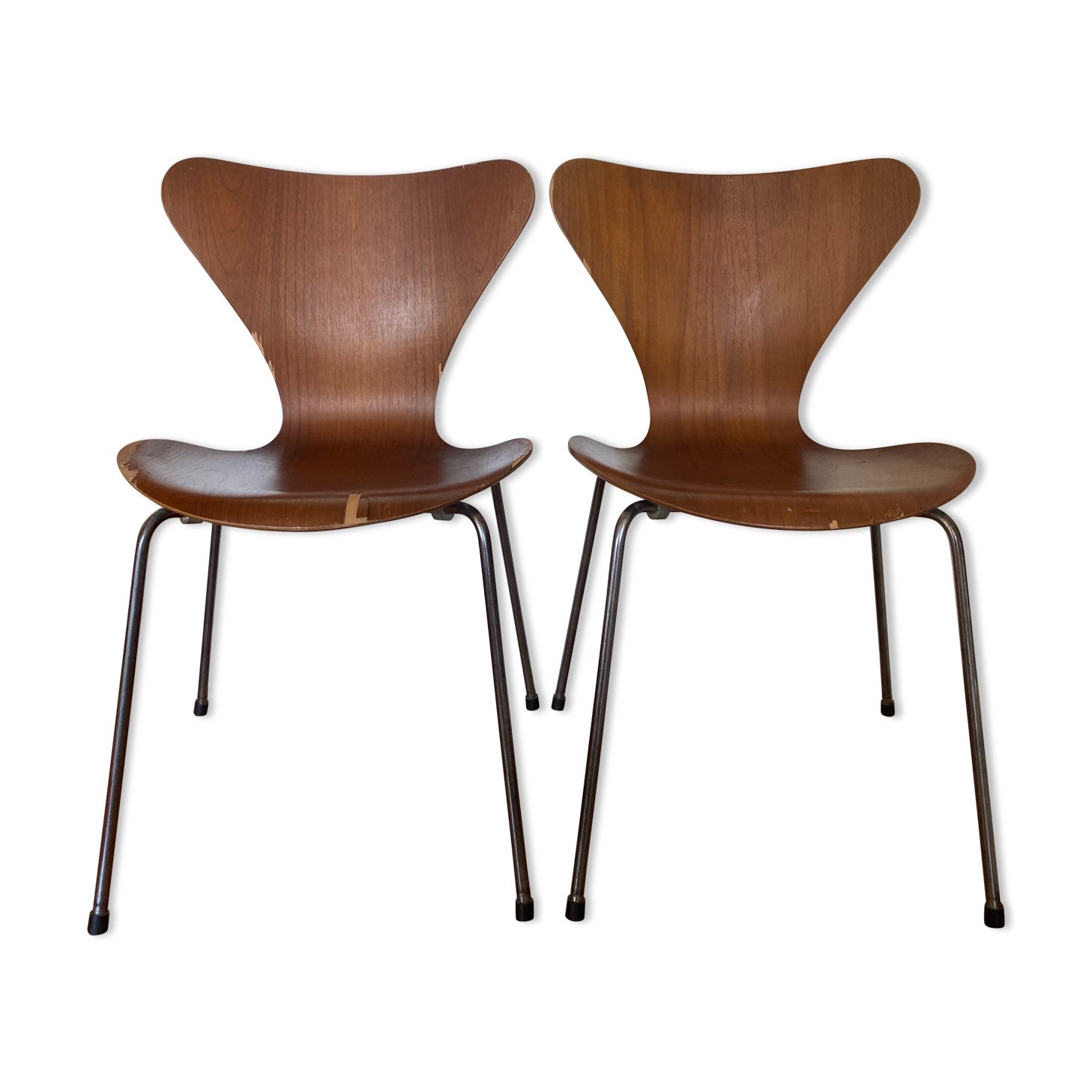 Pair of 2 Fritz Hansen 7 series chairs signed Mobilier International