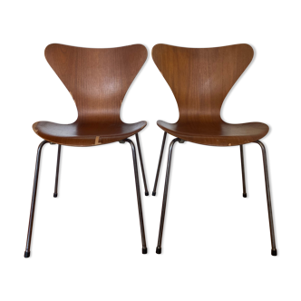 Pair of 2 Fritz Hansen 7 series chairs signed Mobilier International