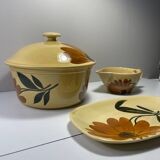 Ensemble Soupière Saucière et Ravier en faïence de Gien collection Tournesol