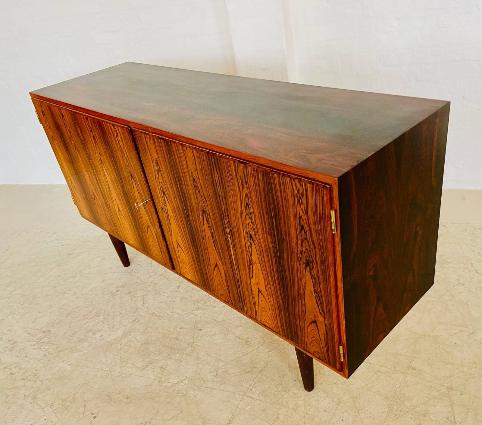 Buffet danois rétro vintage en palissandre du milieu du siècle par Poul Hundevad, années 1960