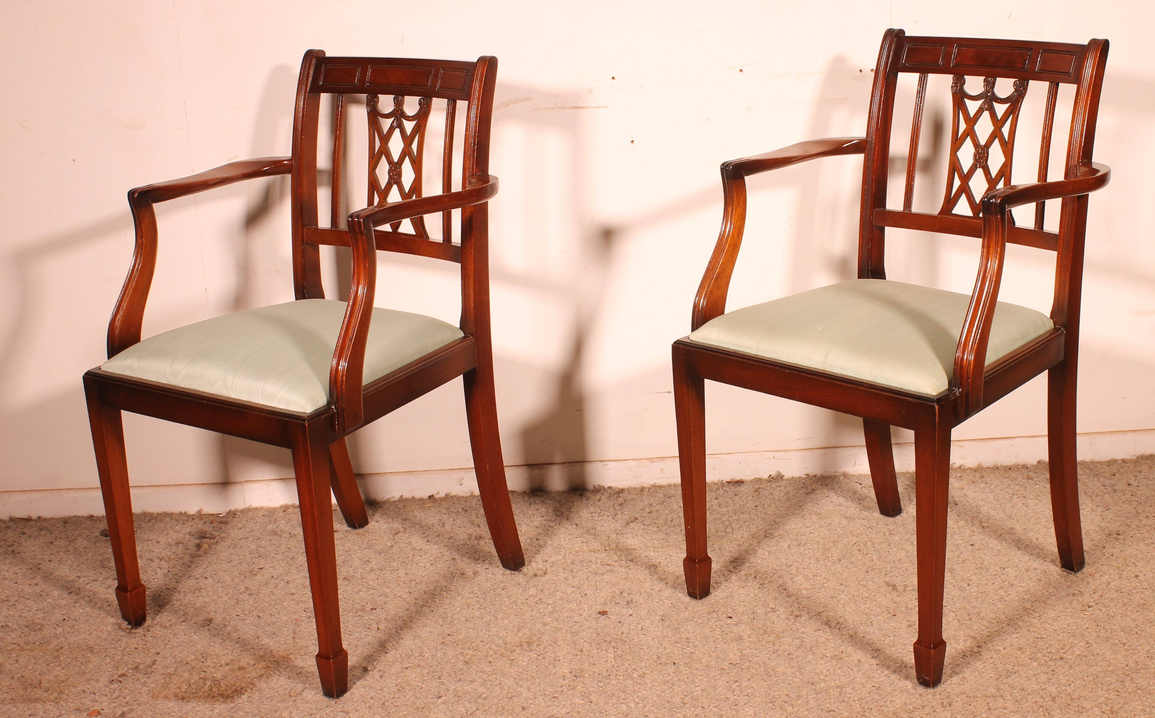 pair of mahogany armchairs in Hepplewhite style