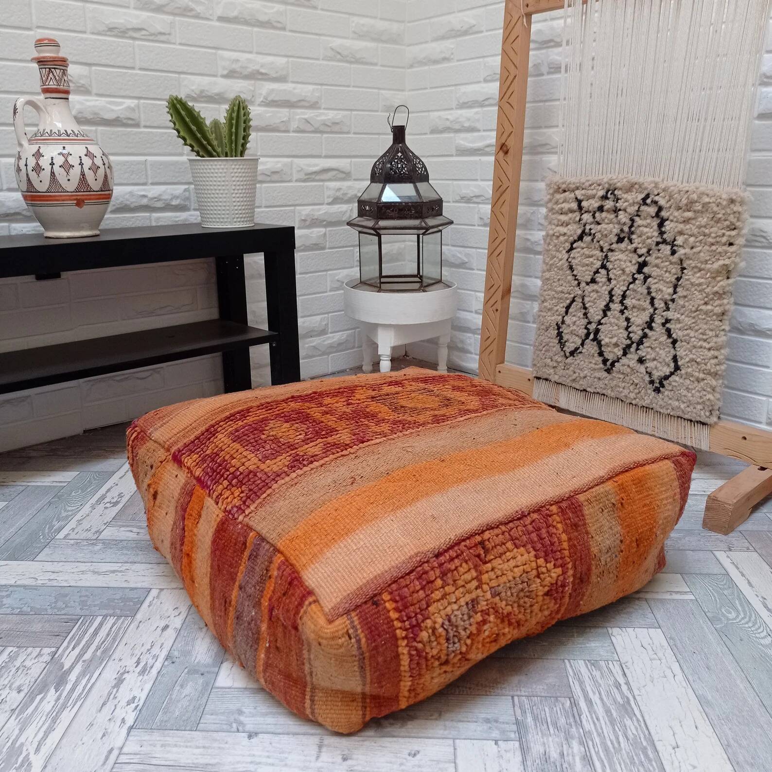 Handmade Berber pouf in wool 60 X 60 X 20 CM