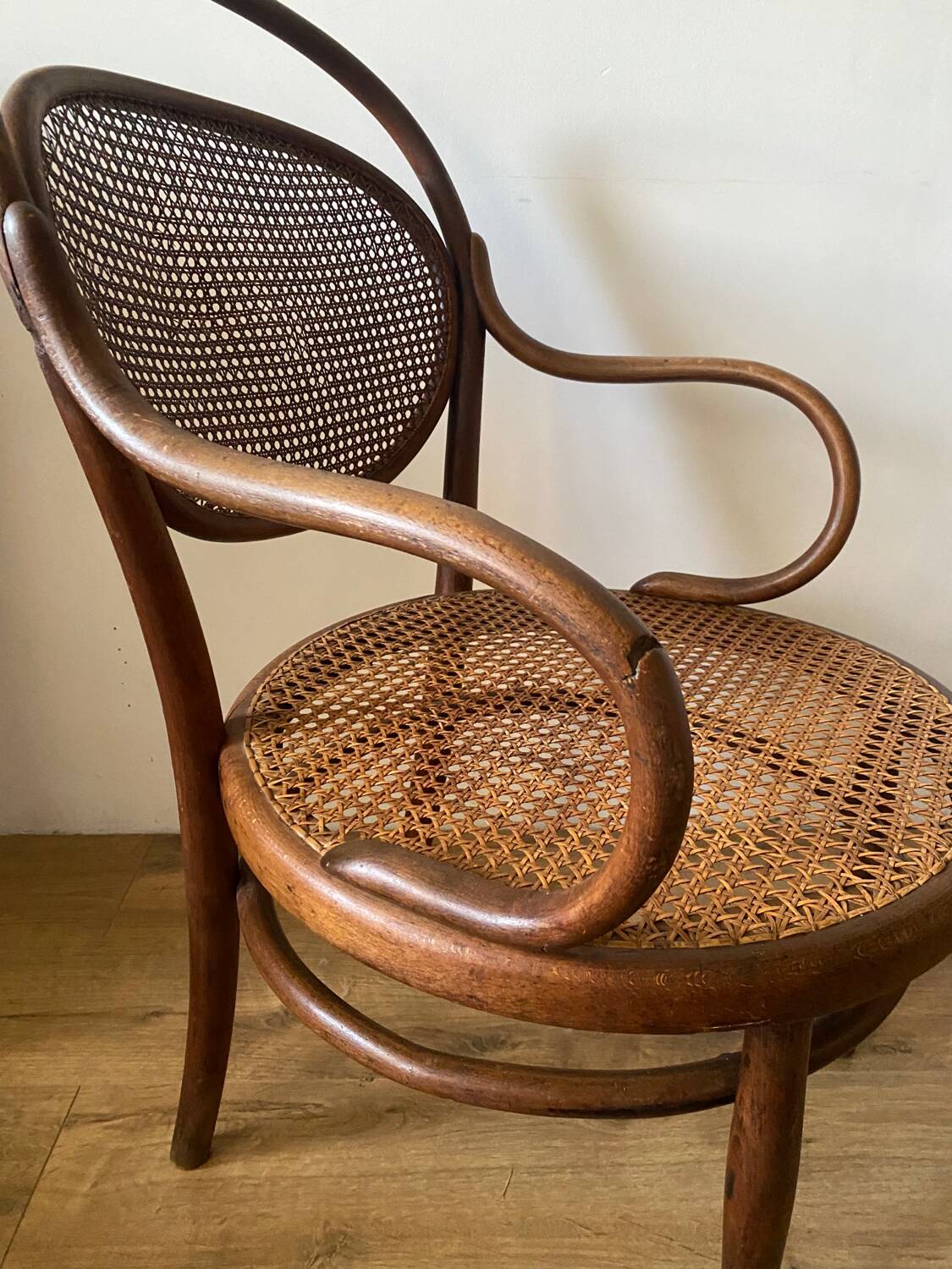 Thonet armchair n 15 curved wood and canework