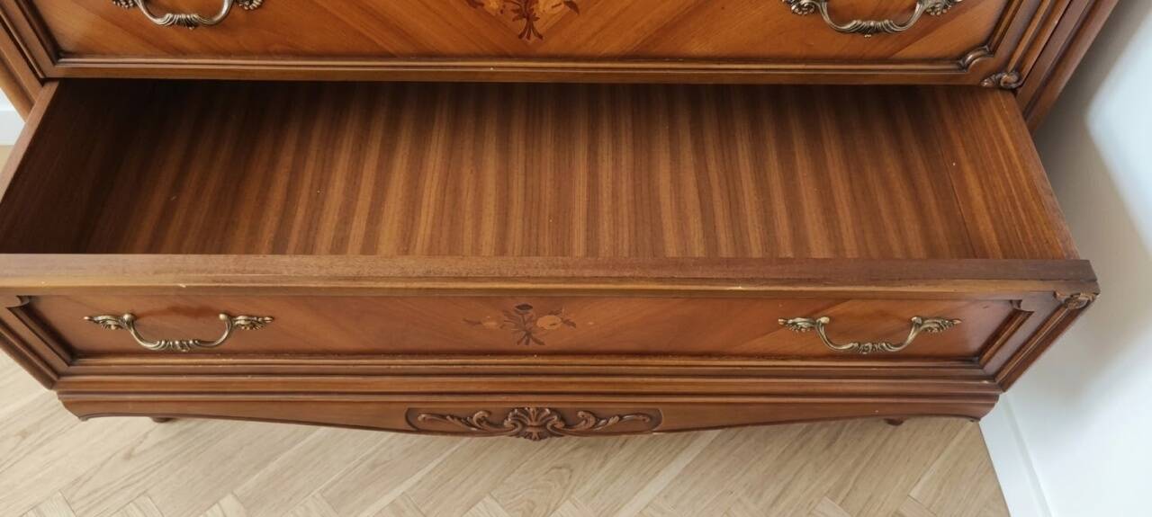 Antique wooden chest of drawers