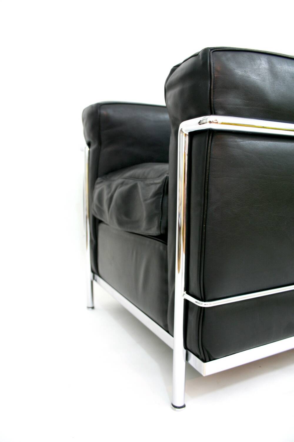 Pair of LC2 armchairs Perriand, Le Corbusier, Jeanneret, ed. Cassina
