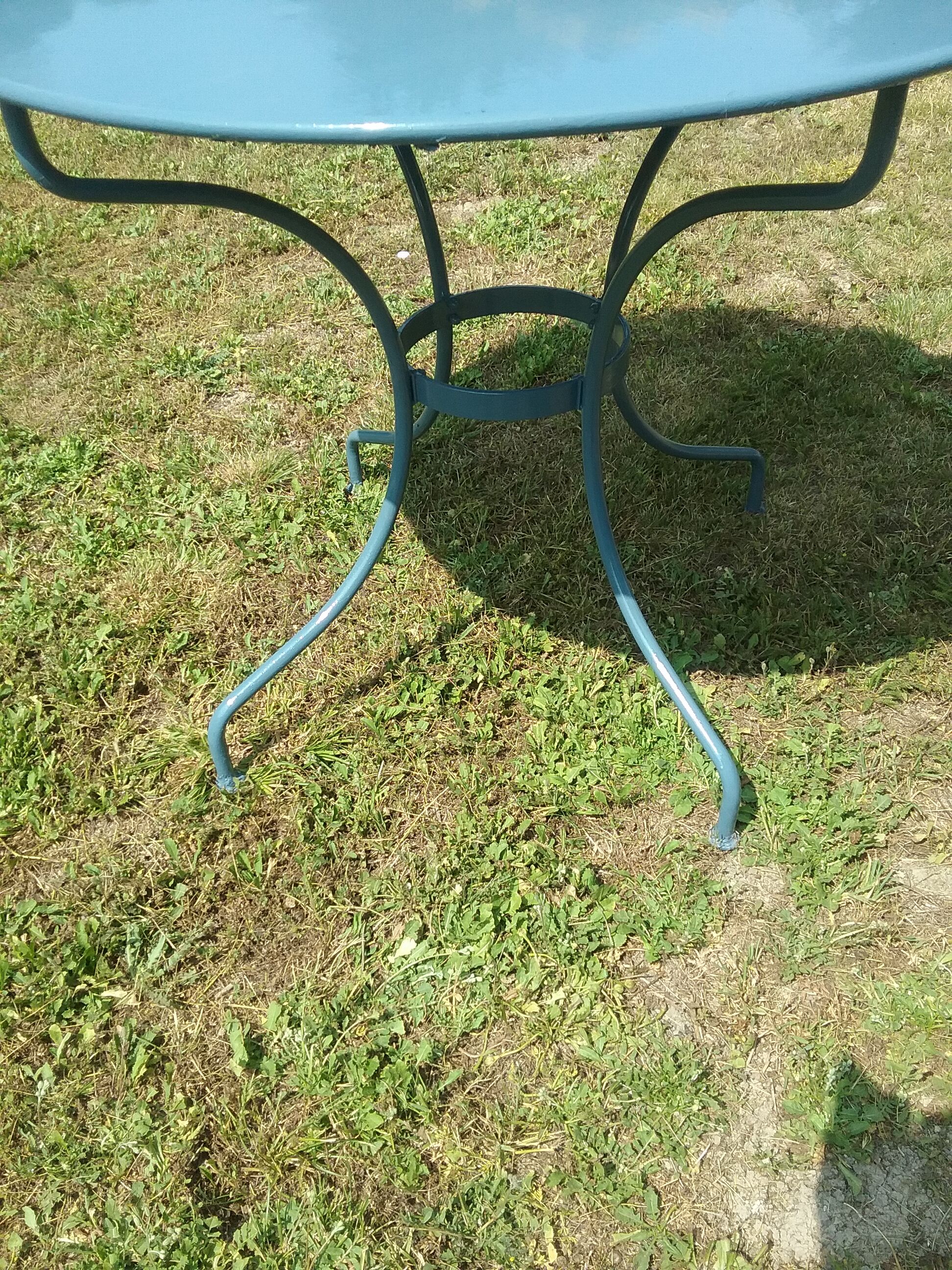 Salon de jardin en fer forgé bleu