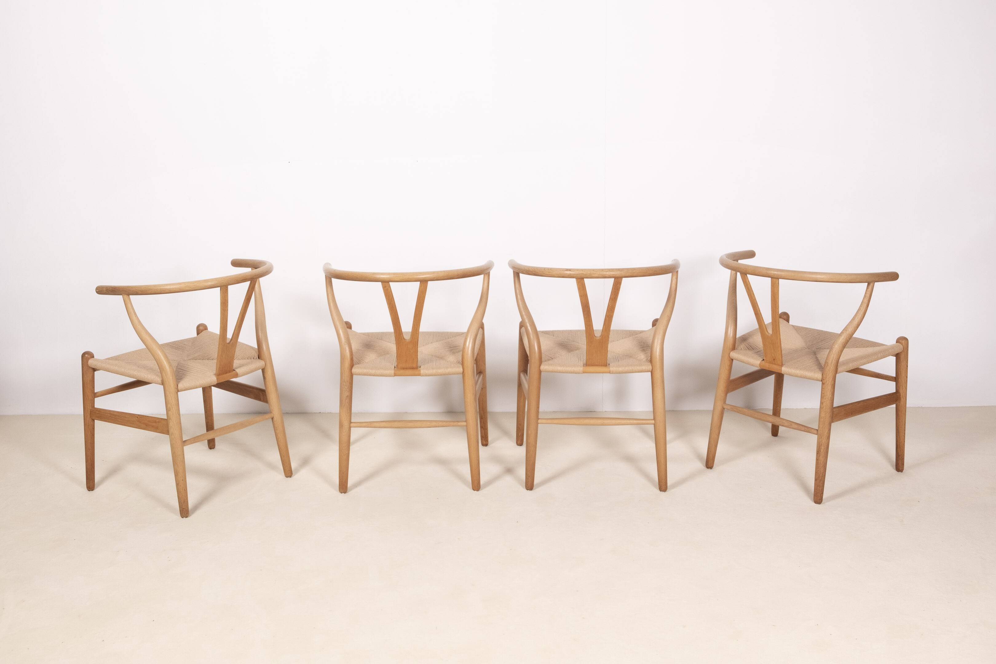 4x Chaise Wishbone CH24 de Hans J. Wegner en chêne, 1990