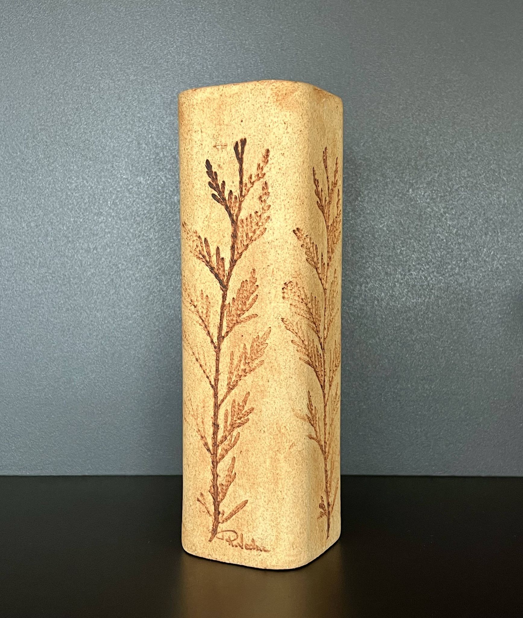 Vase en grès à décor d'herbier par Raymonde Leduc, Vallauris années 60