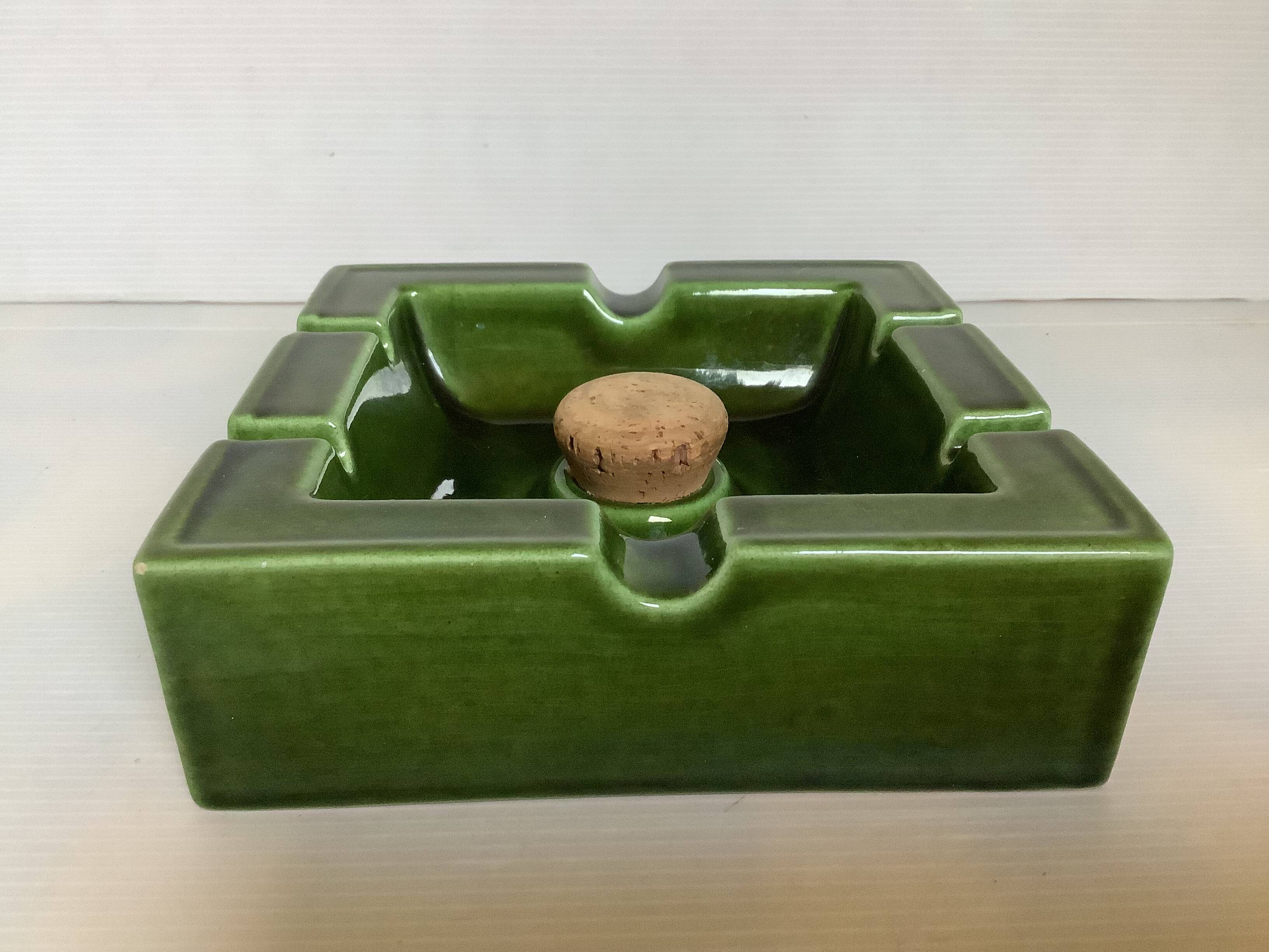 Large ashtray for pipes