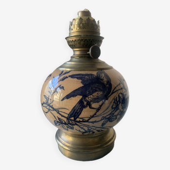 Ancienne lampe à pétrole décor oiseaux  bleu