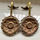 2 coat hooks, bronze