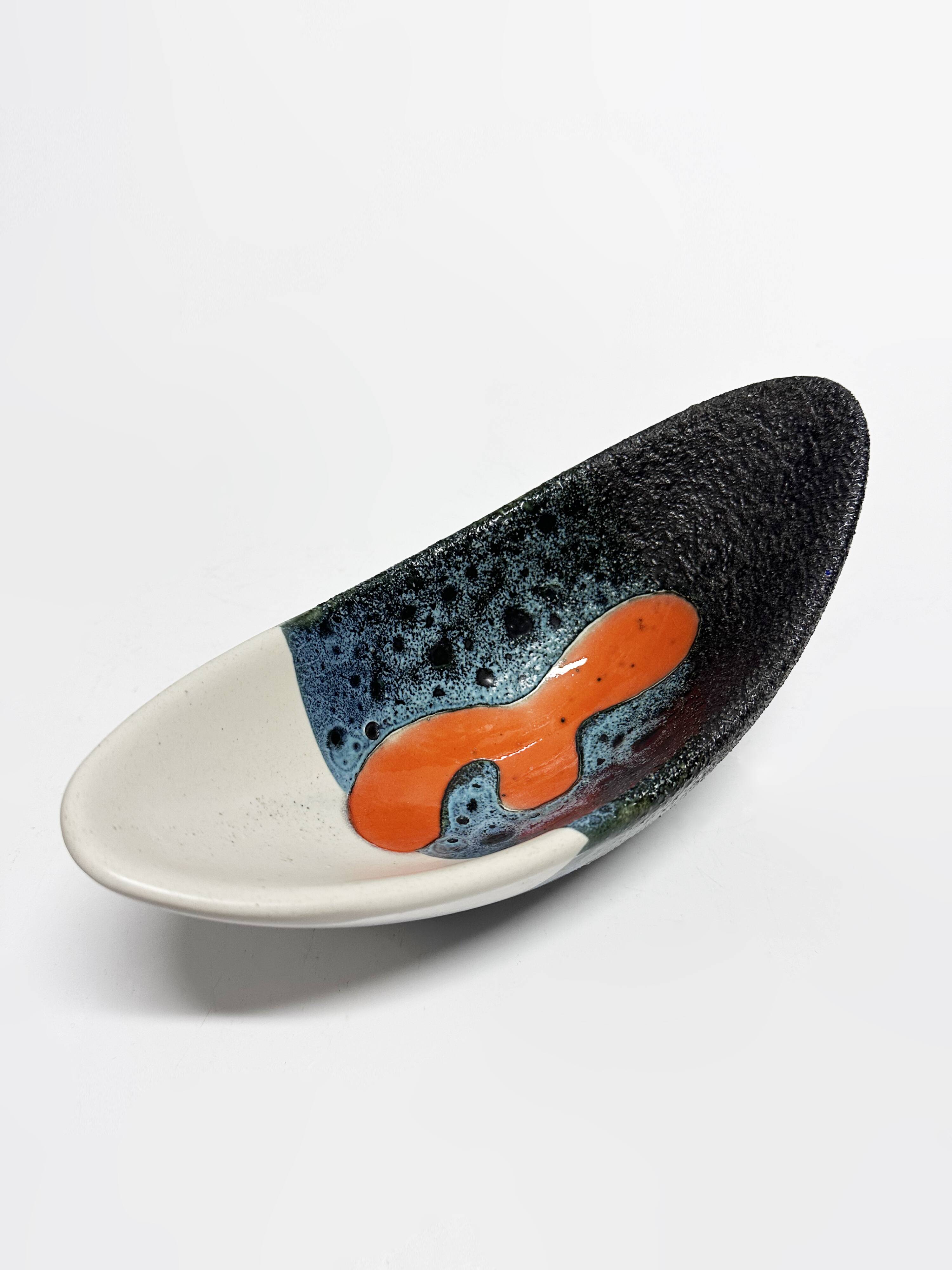 Rare set of three Elchinger Atelier ceramic bowls. France, 1950.