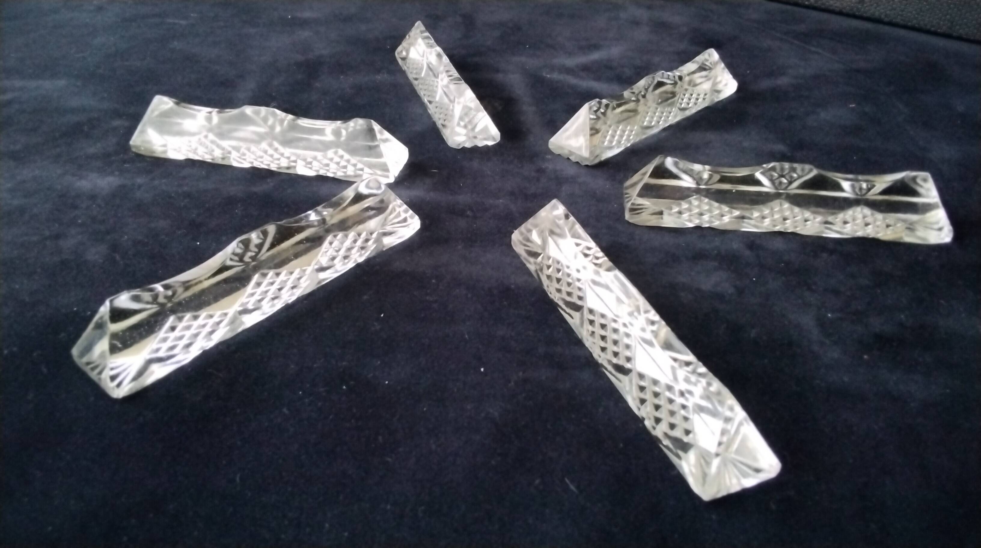 6 triangular crystal knife rests in lead crystal.