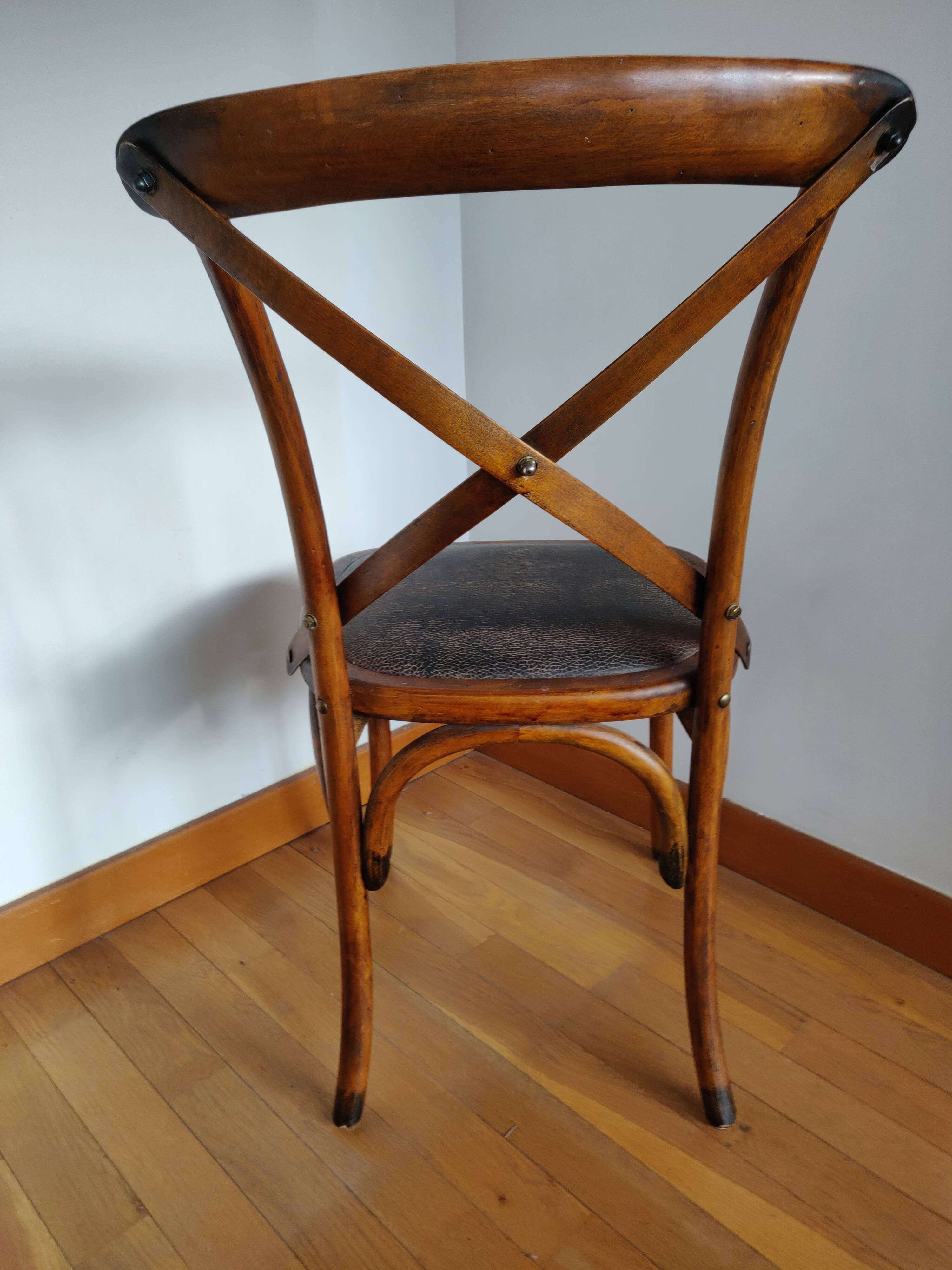 Set of 4 wooden bistro chairs