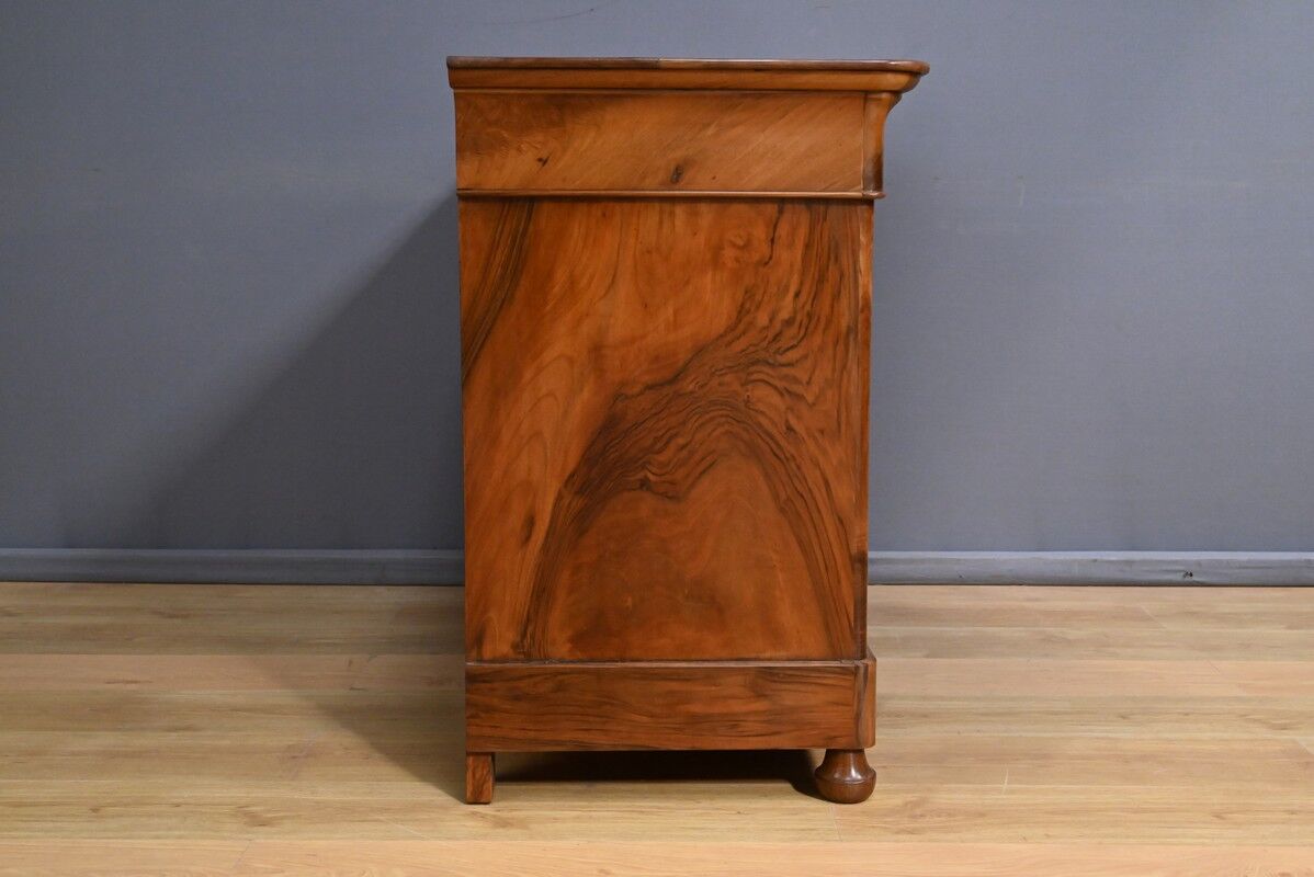 Walnut burl commode, Restoration period – early 19th century