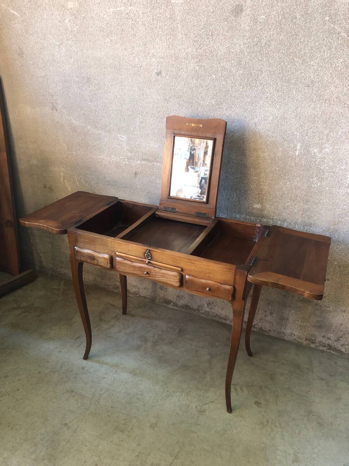 Former dressing table