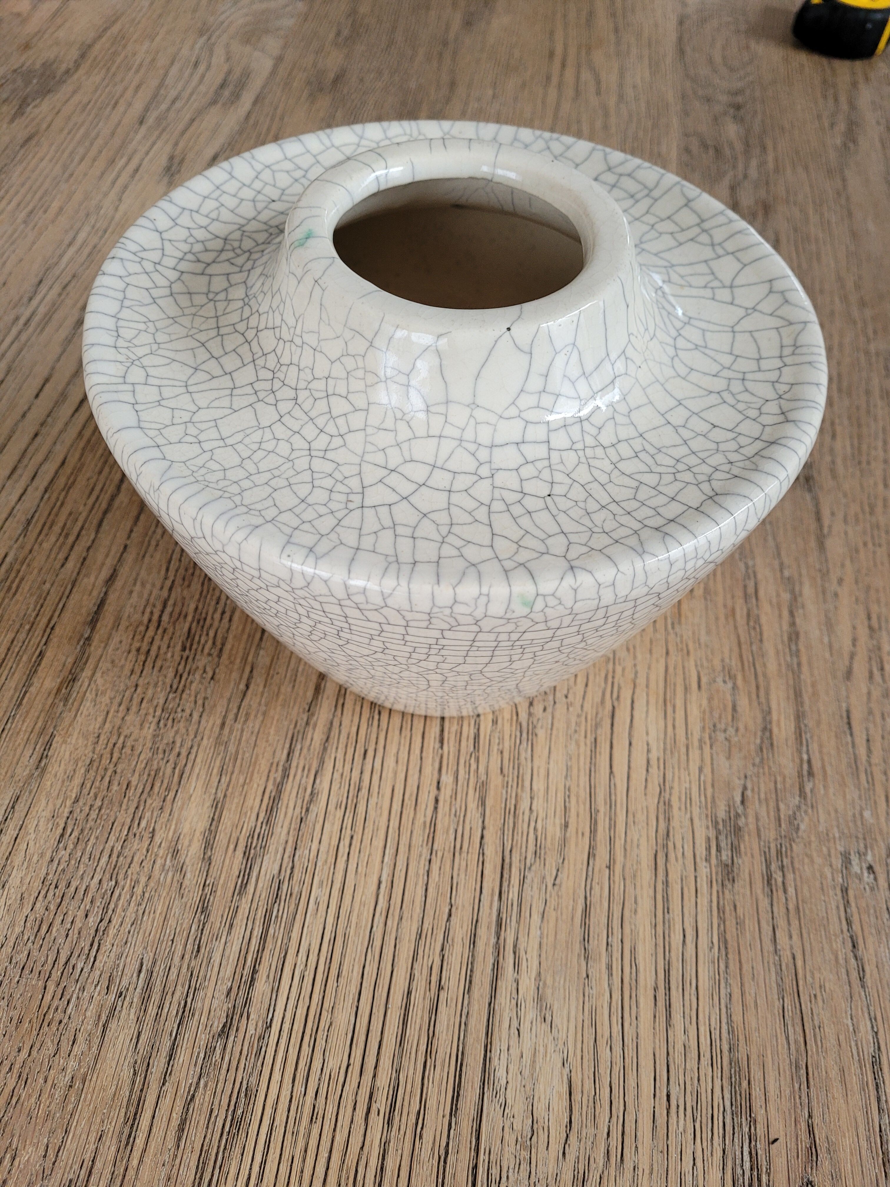 Cracked vase