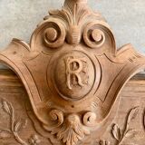 Monogrammed architectural element RE