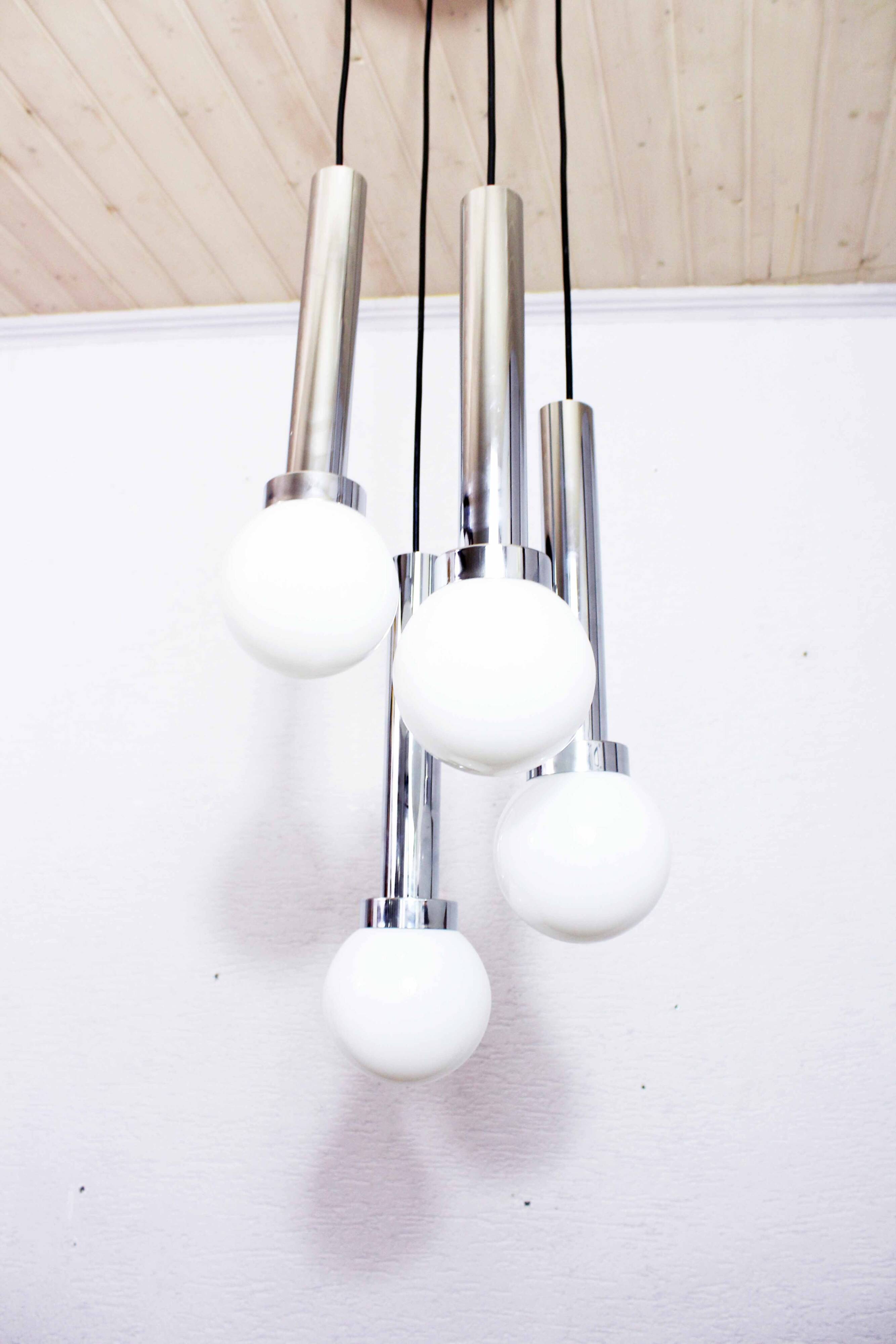 Lustre à suspensions en métal chromé et verre 1970
