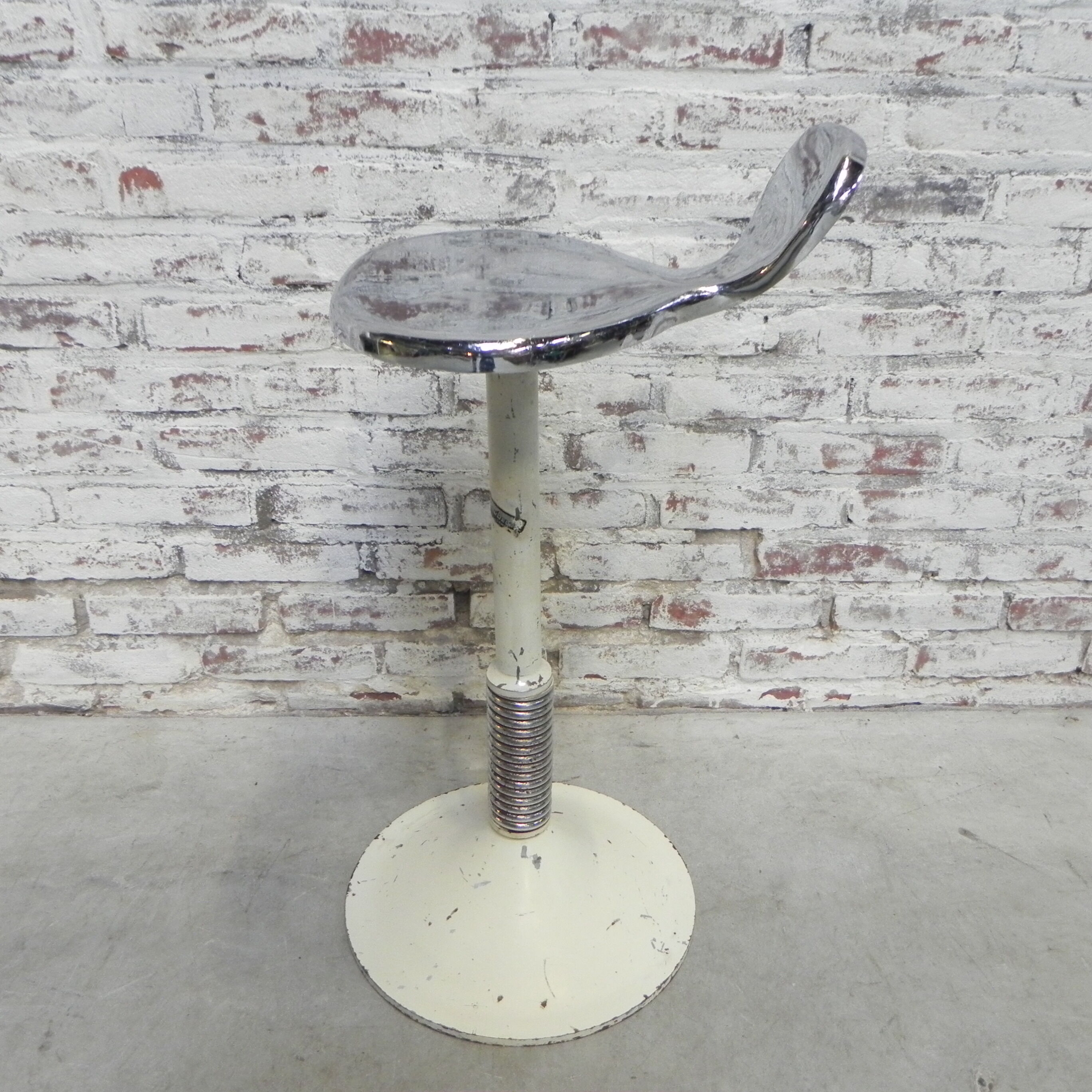 Industrial dental stool, Manubelge