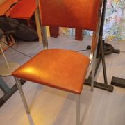 Chaise simili cuir rétro