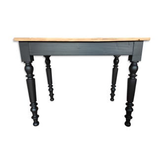 Farm table