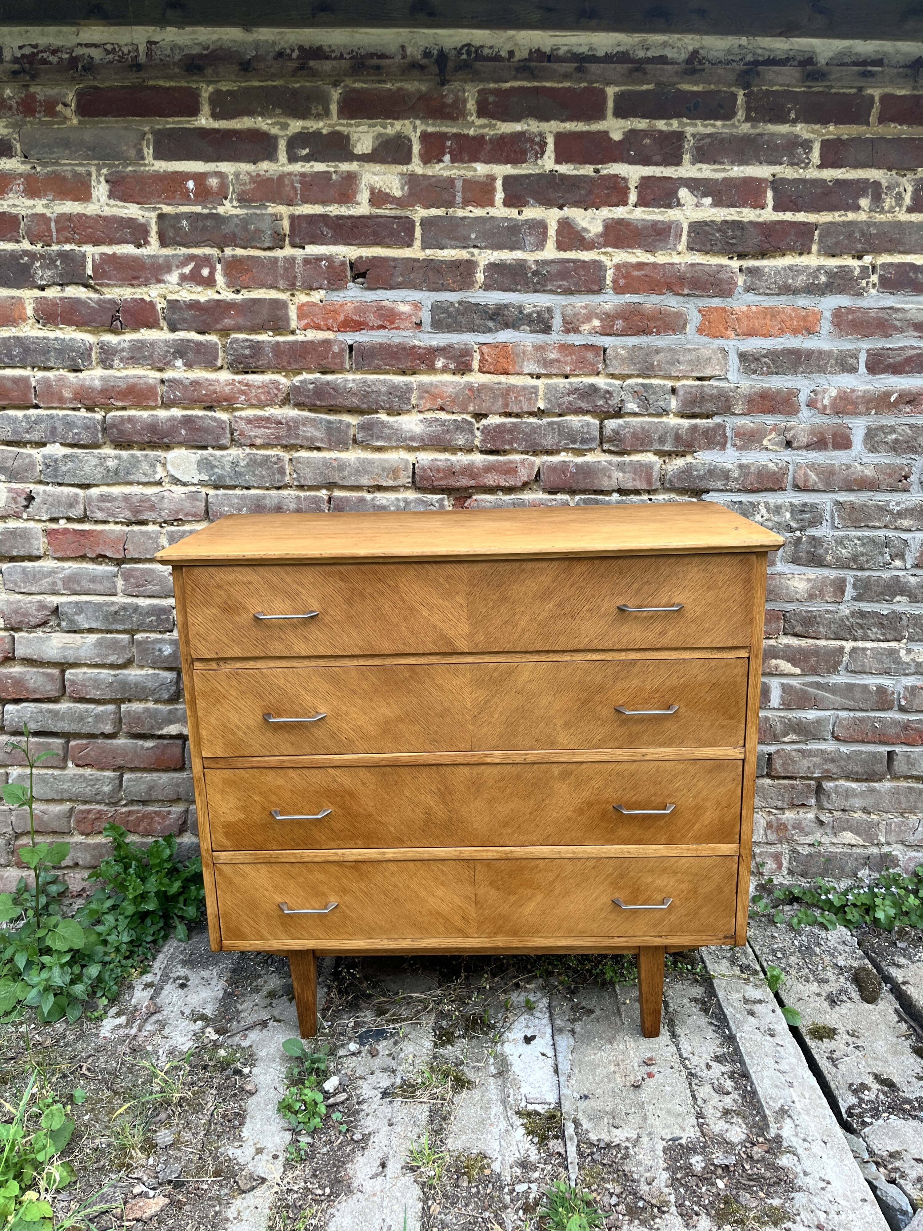 Wooden chest of drawers