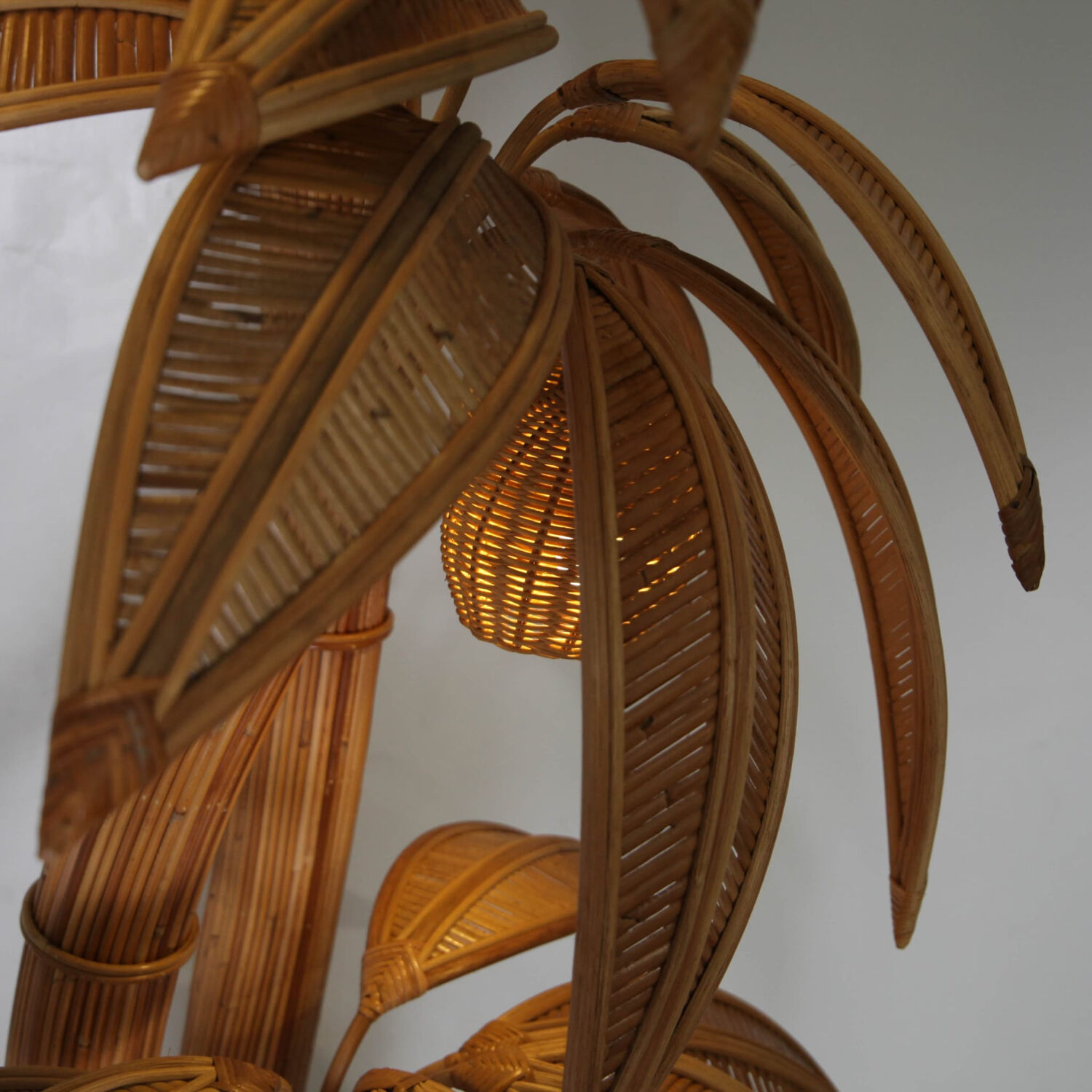 Large "coconut/palm" lamp in rattan