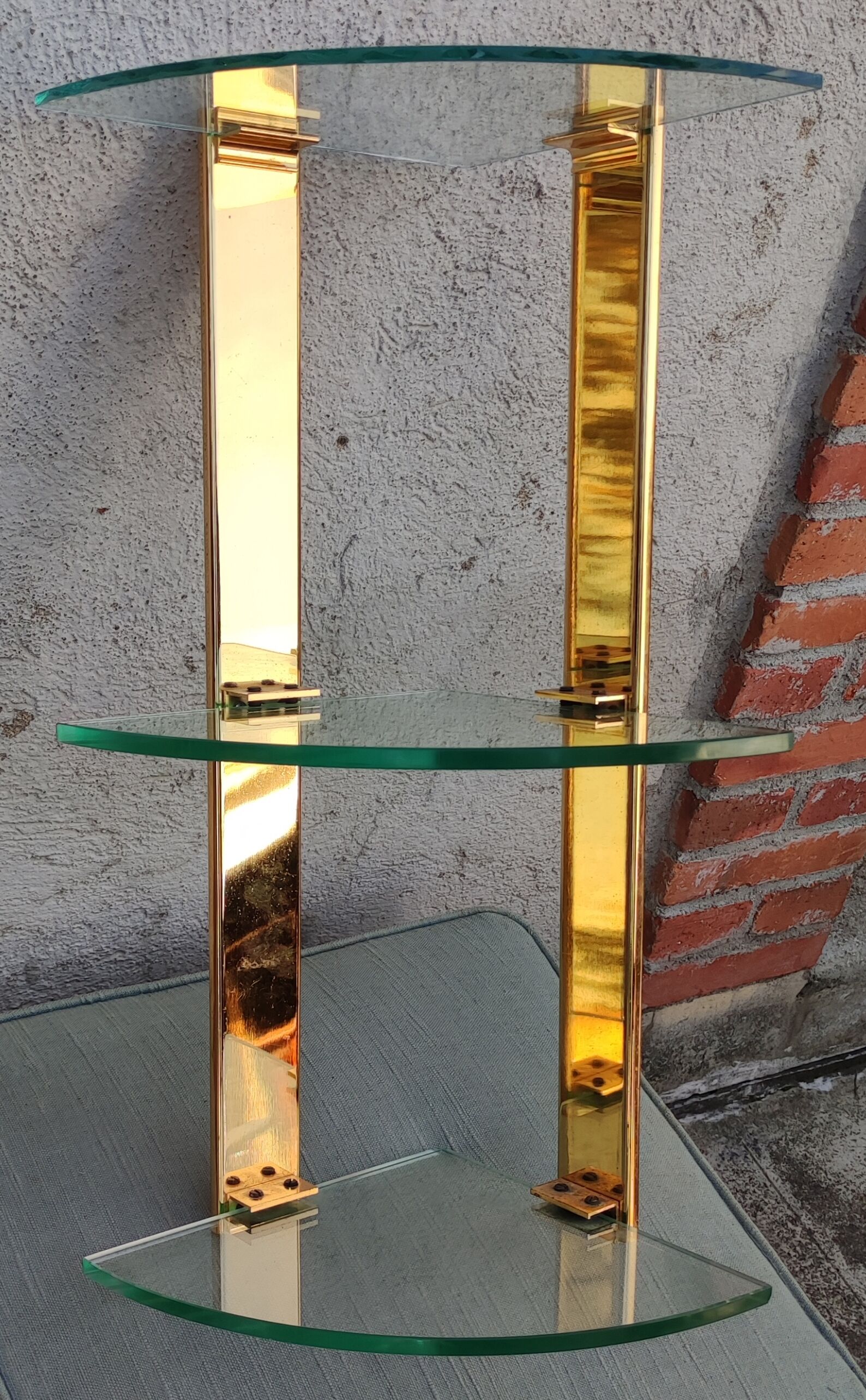 Wall shelf in gilded metal and glass/1980s