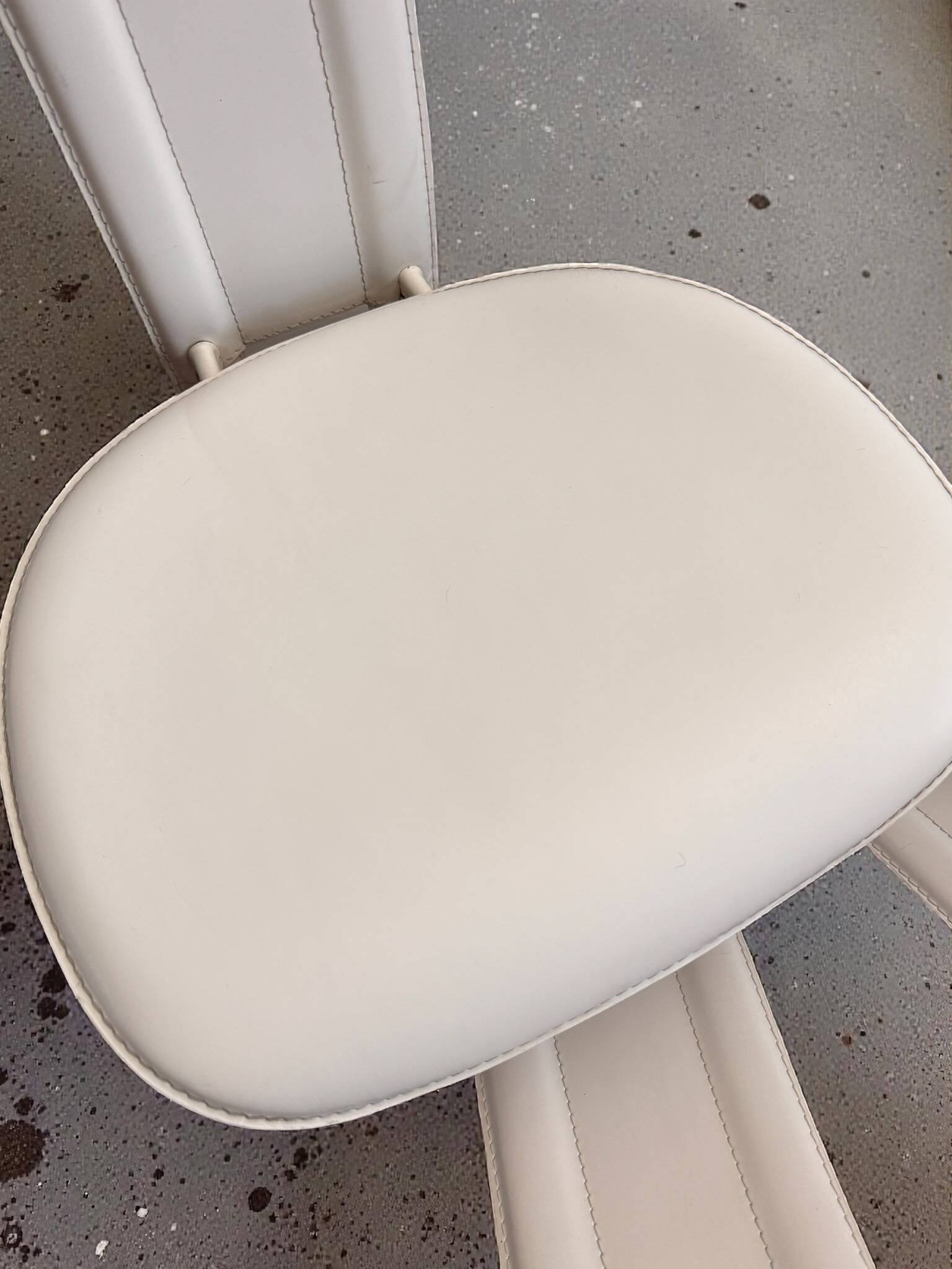 Set of 4 Cattelan Italia white leather chairs from the 1980s, vintage Italian design