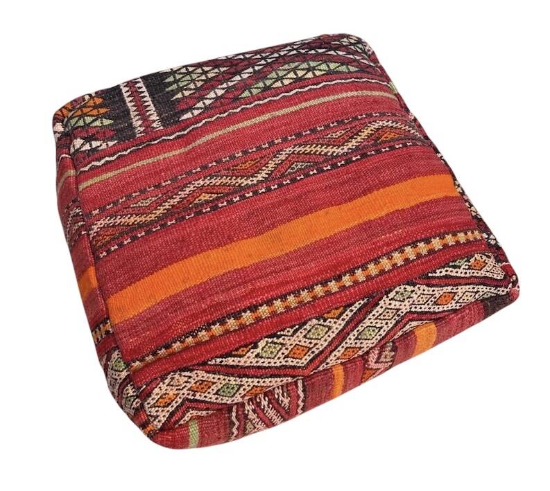 Set of 8 Moroccan Berber poufs in wool – Vintage red kilim