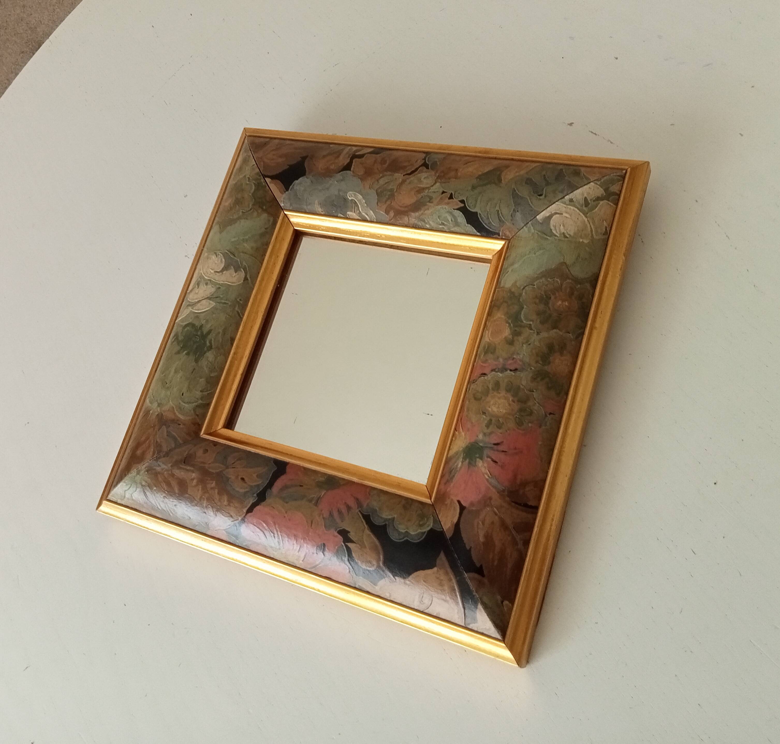 Vintage wooden mirror with floral pattern from the 80s 20*20 cm