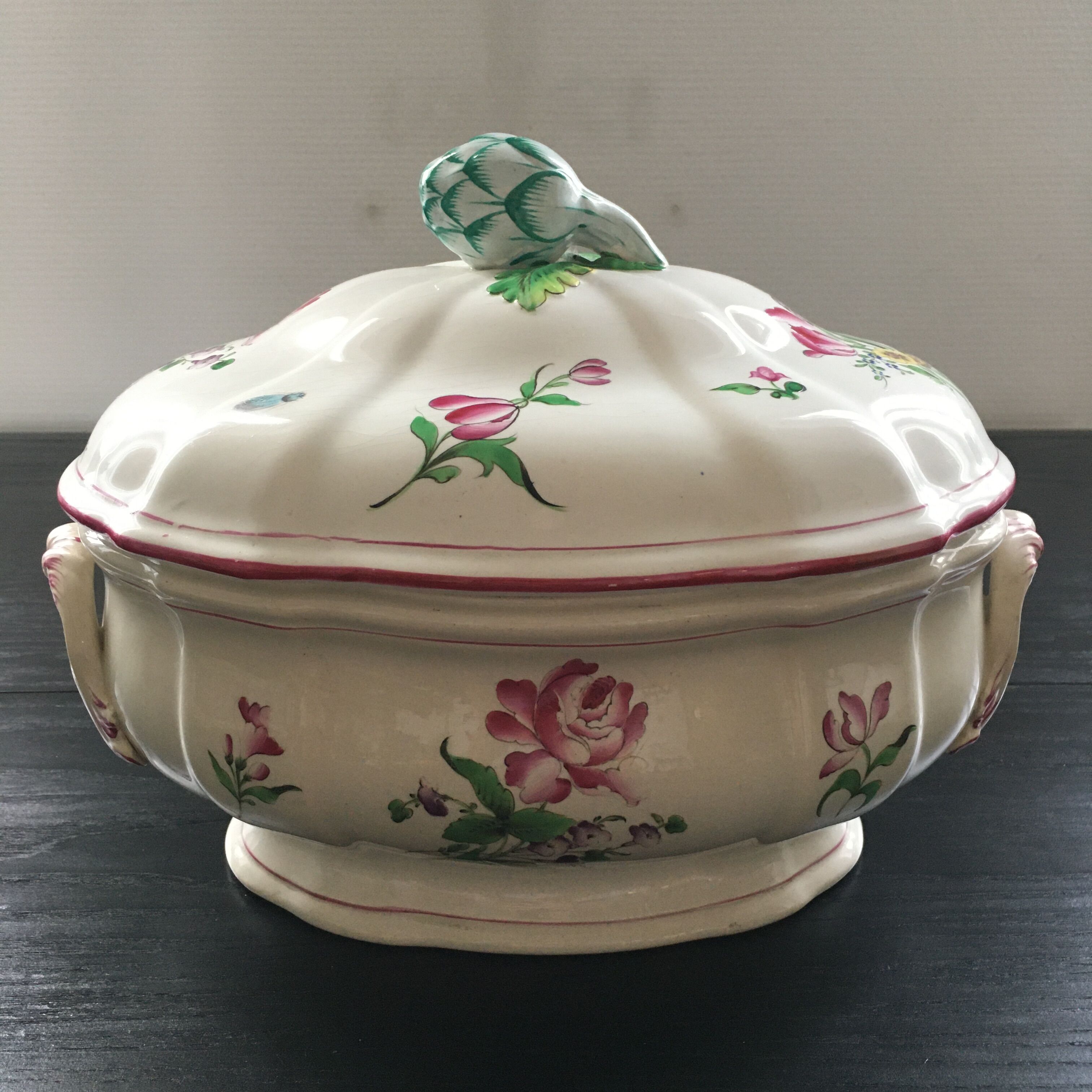 Vegetable dish with floral decoration