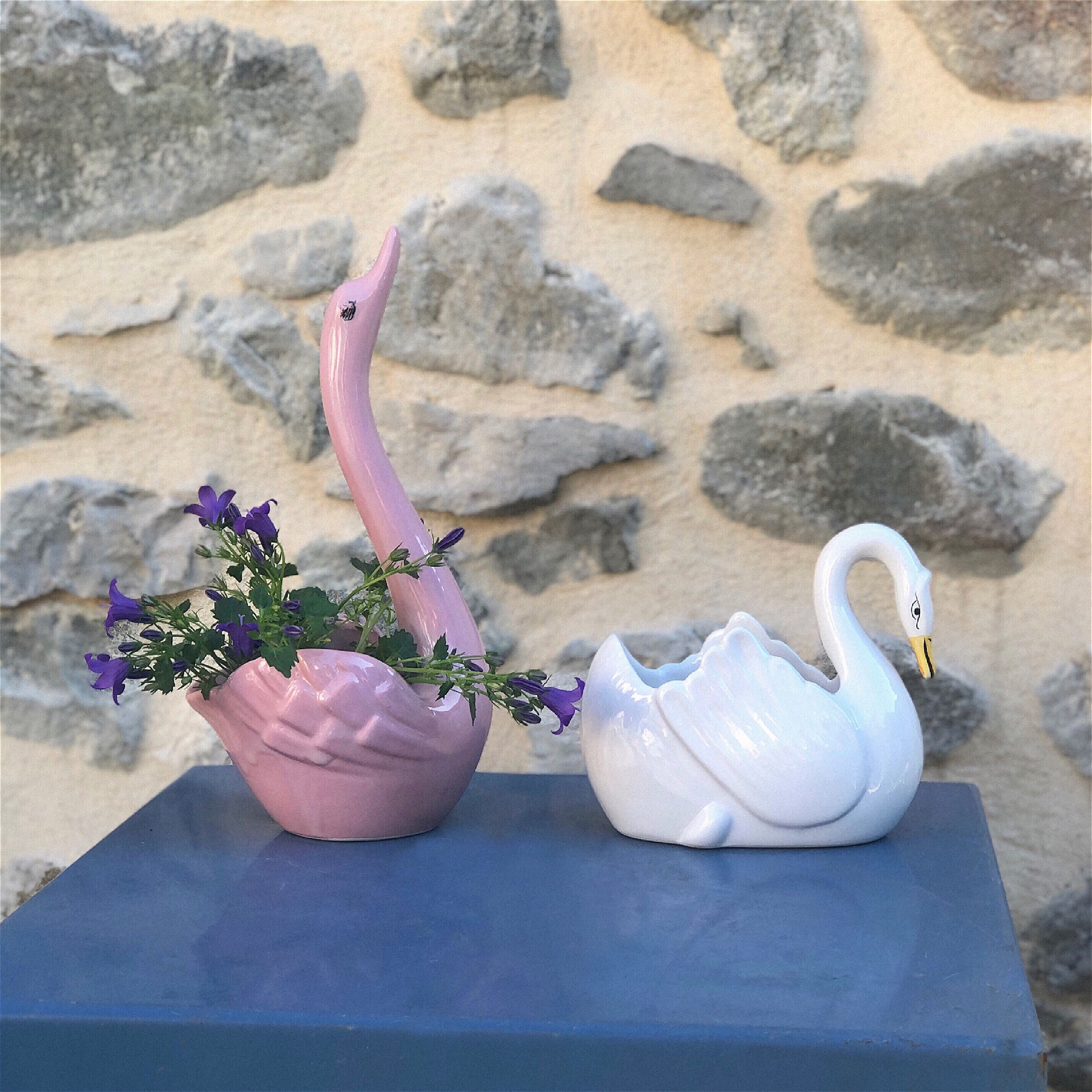 Vintage swan pot cache
