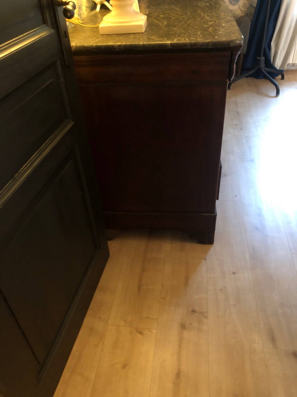 Louis Philippe mahogany chest of drawers