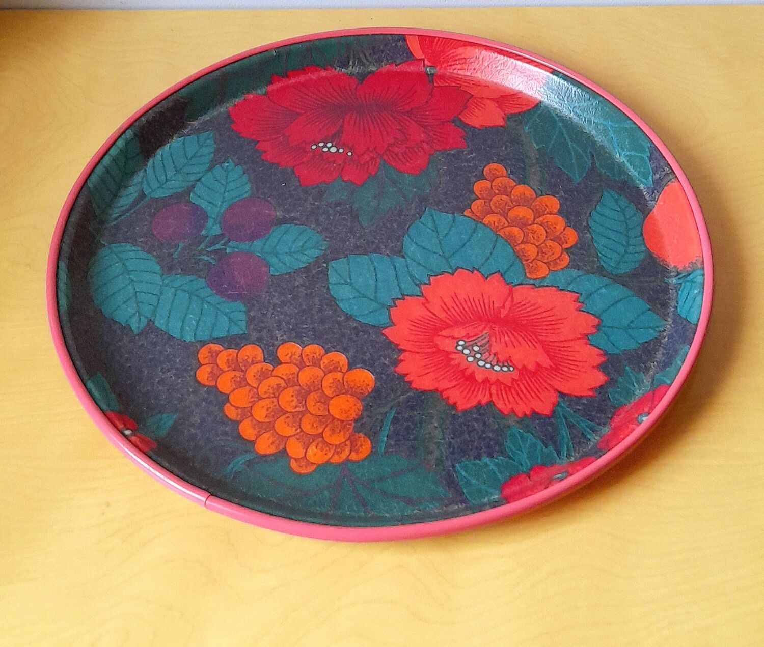 Plateau fleuri en fibre de verre 70s