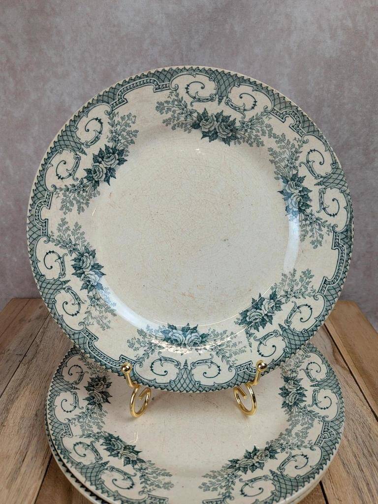 Set of 3 antique flat plates made of ironstone from the Debray Establishments, Clichy service.