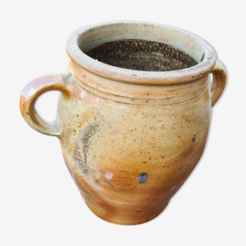 Pot en grès ancien