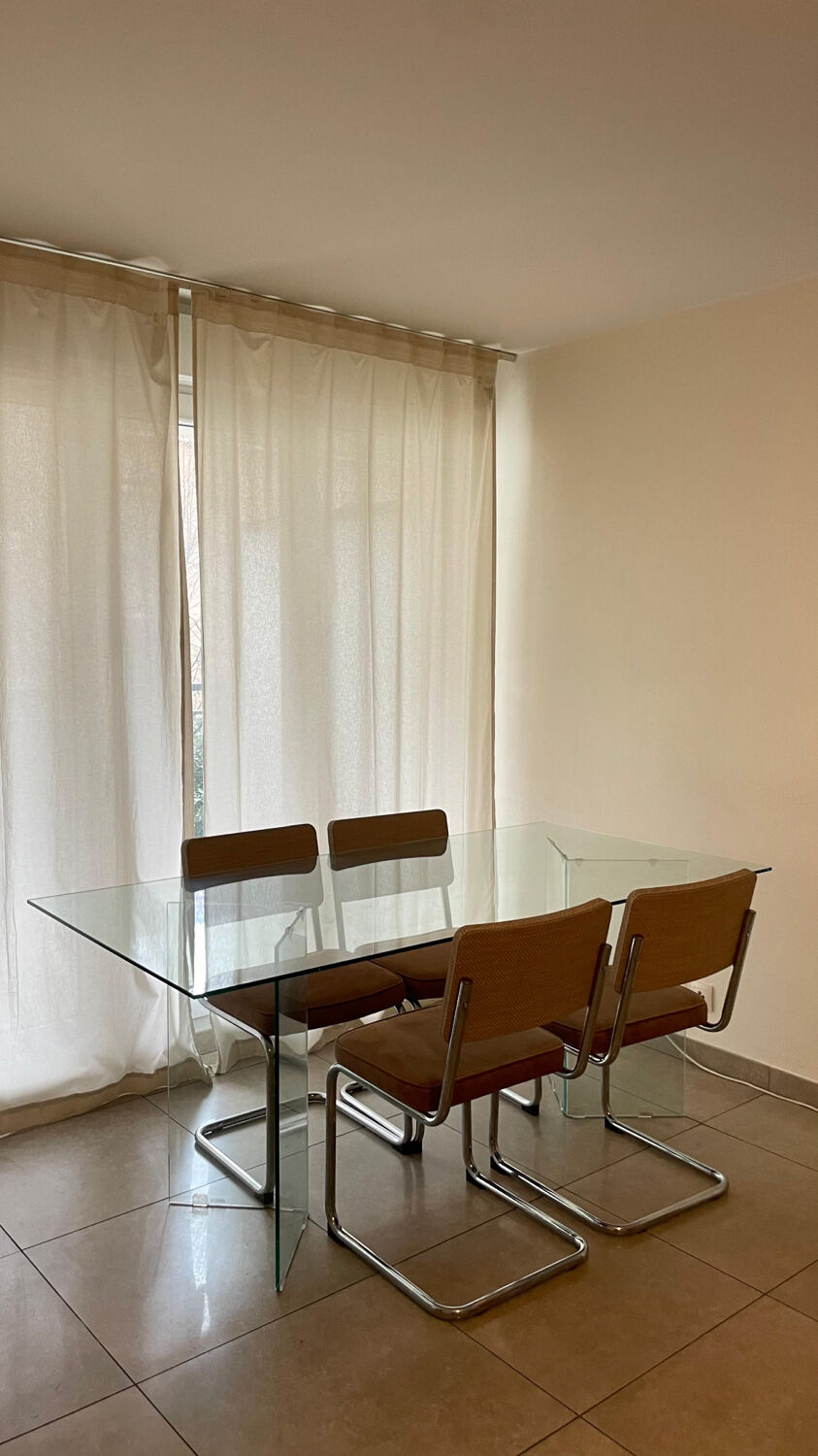 Design glass dining table & 4 vintage 70s/80s style chairs