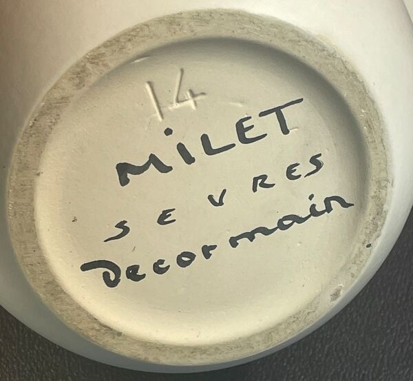 Cache pot en ceramique a decor vegetal signe (paul) milet sevres ø 19 cm h 15