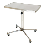 Tablet with chrome and white lacquered wheels